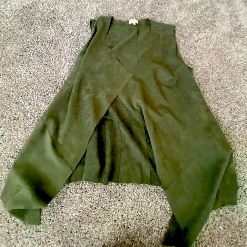 Lori Goldstein green suede vest small